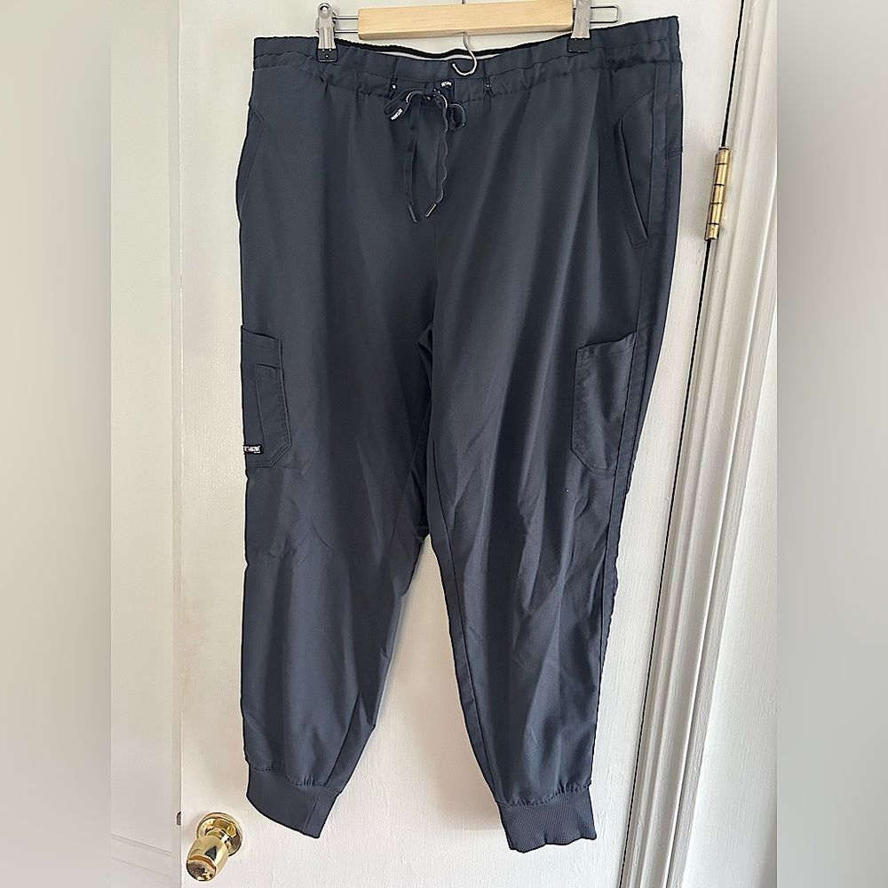 Grey’s Anatomy Kira Women's 5-Pocket Double Cargo Knit Cuff Jogger Scrub Pants